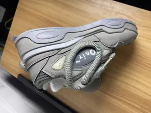 Ogiy Sneakers