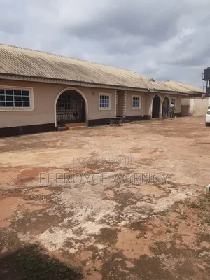 1bdrm Bedsitter in Agbor Road Bypass, Benin City for rent