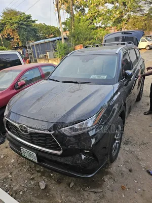 Toyota Highlander 2022 Black