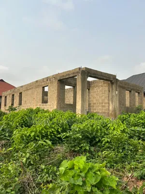 3 Bedroom Flat Uncomplicated Building for Sale