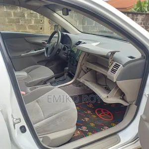 Toyota Corolla LE 4dr Sedan (1.8L 4 cyl 4A) 2009 White