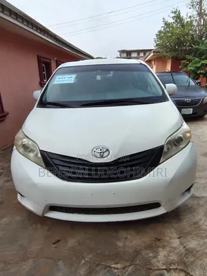 Toyota Sienna 7 Passenger 2011 White
