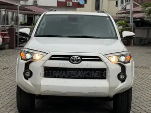 Toyota 4-Runner SR5 4WD 2024 White