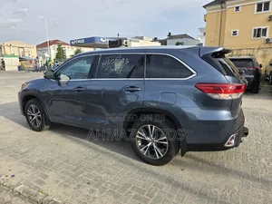 Toyota Highlander XLE V6 4x4 (3.5L 6cyl 6A) 2016 Blue