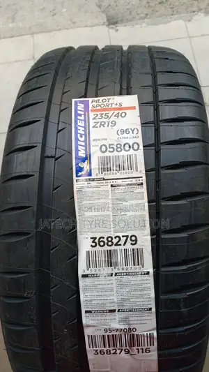 235/40/19 Pilot Sport Michelin Brand