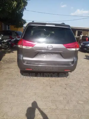 Toyota Sienna 2012 Gray
