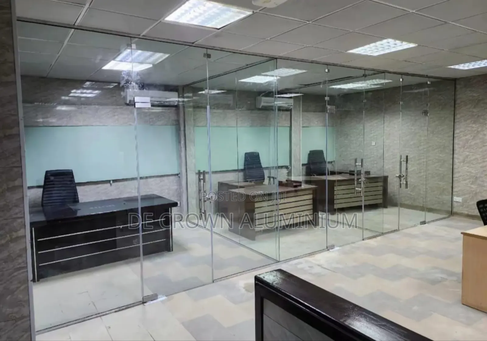 Frameless Office Partition With 10mm Clear Glass – Modern Open Work