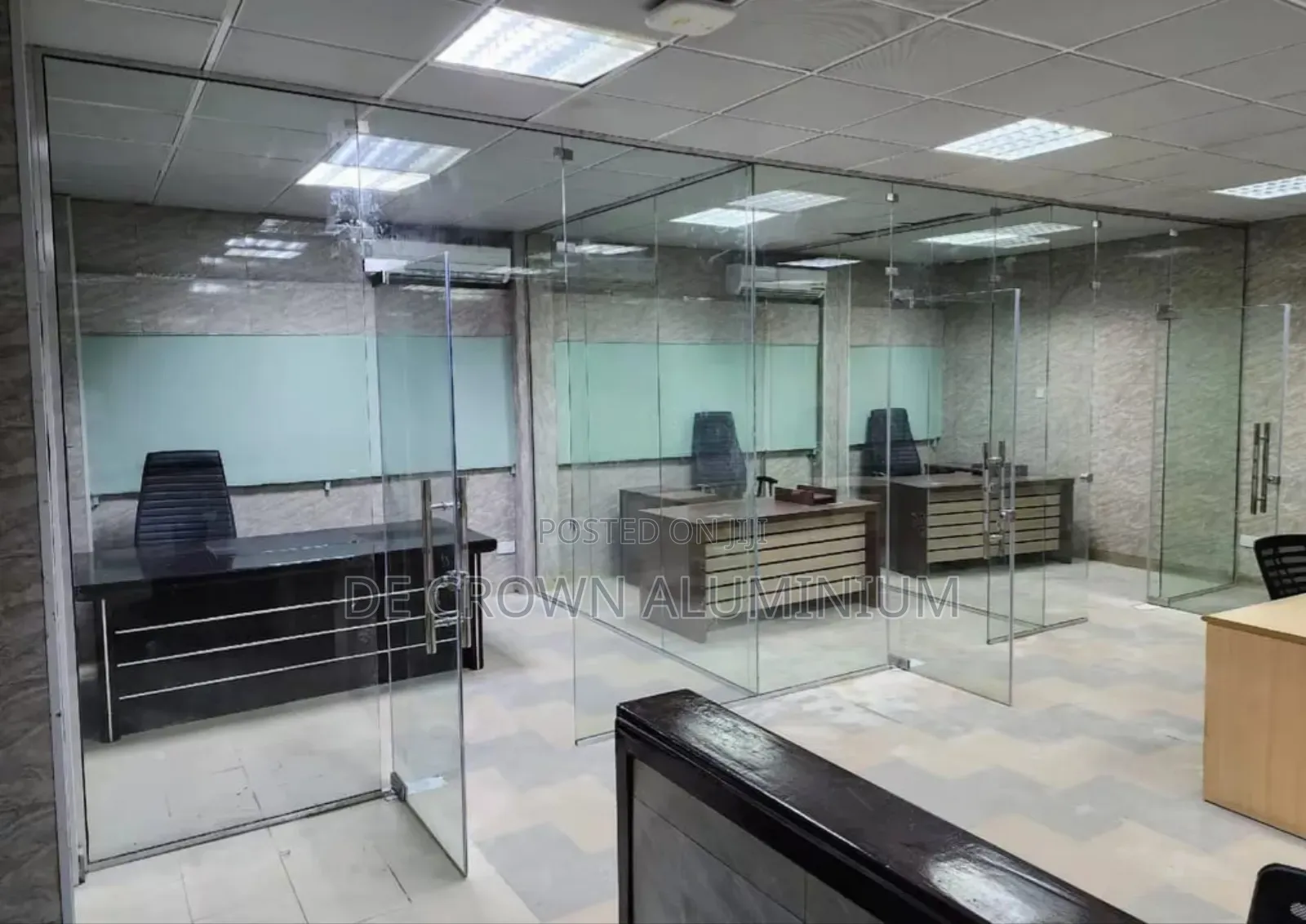 Frameless Office Partition With 10mm Clear Glass – Modern Open Work