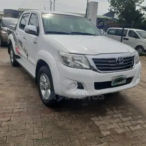 Toyota Hilux 2013 White