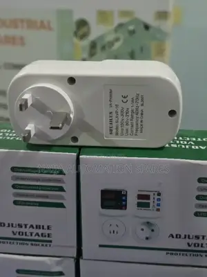 Self Resetting Automatic Voltage Current Protector Socket Ac 220v 16a