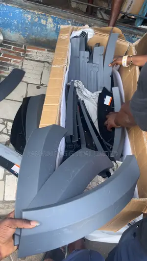 Fender Chrome / Molding Available