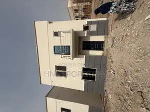 4bdrm Duplex in Brains And Hammers for sale