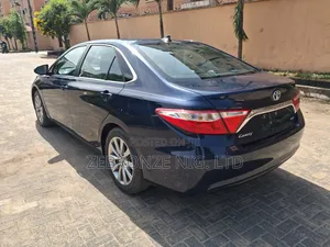 Toyota Camry XLE 4dr Sedan (2.5L 4cyl 6A) 2017 Blue