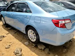 Toyota Camry LE 4dr Sedan (2.5L 4cyl 6A) 2014 Blue