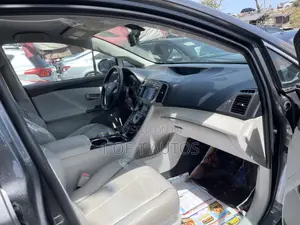 Toyota Venza AWD 2010 Gray