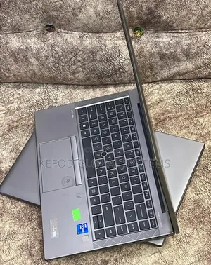 Laptop HP ZBook Firefly 14 G7 32GB Intel Core i7 SSD 512GB