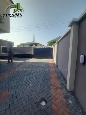 2bdrm Apartment in Ogombo for rent