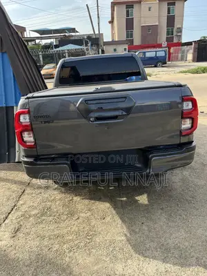 Toyota Hilux 2023 Gray