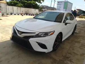 Toyota Camry 2018 White