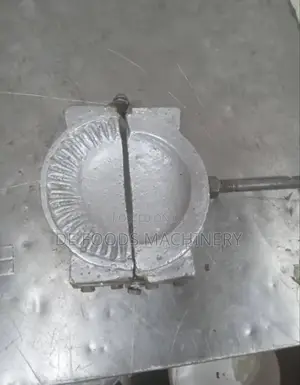 Meat Pie Moulder