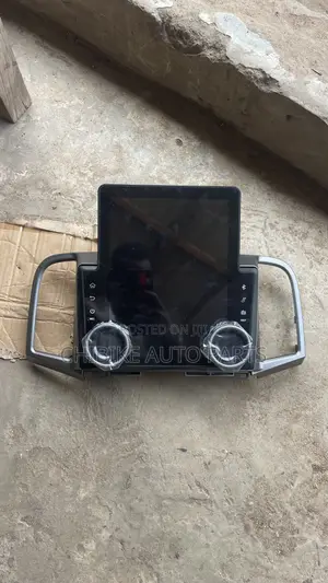 Venza Two Nubs Tesla