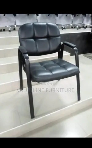 8012 Leather Visitors Chair