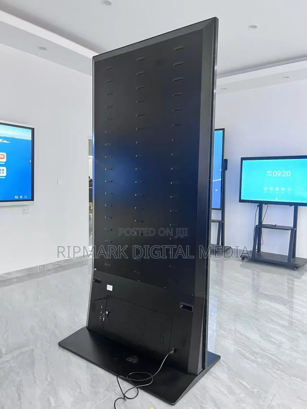 75 Inches Digital Interactive Display Screen