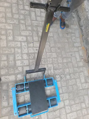 Steerable Skate Roller