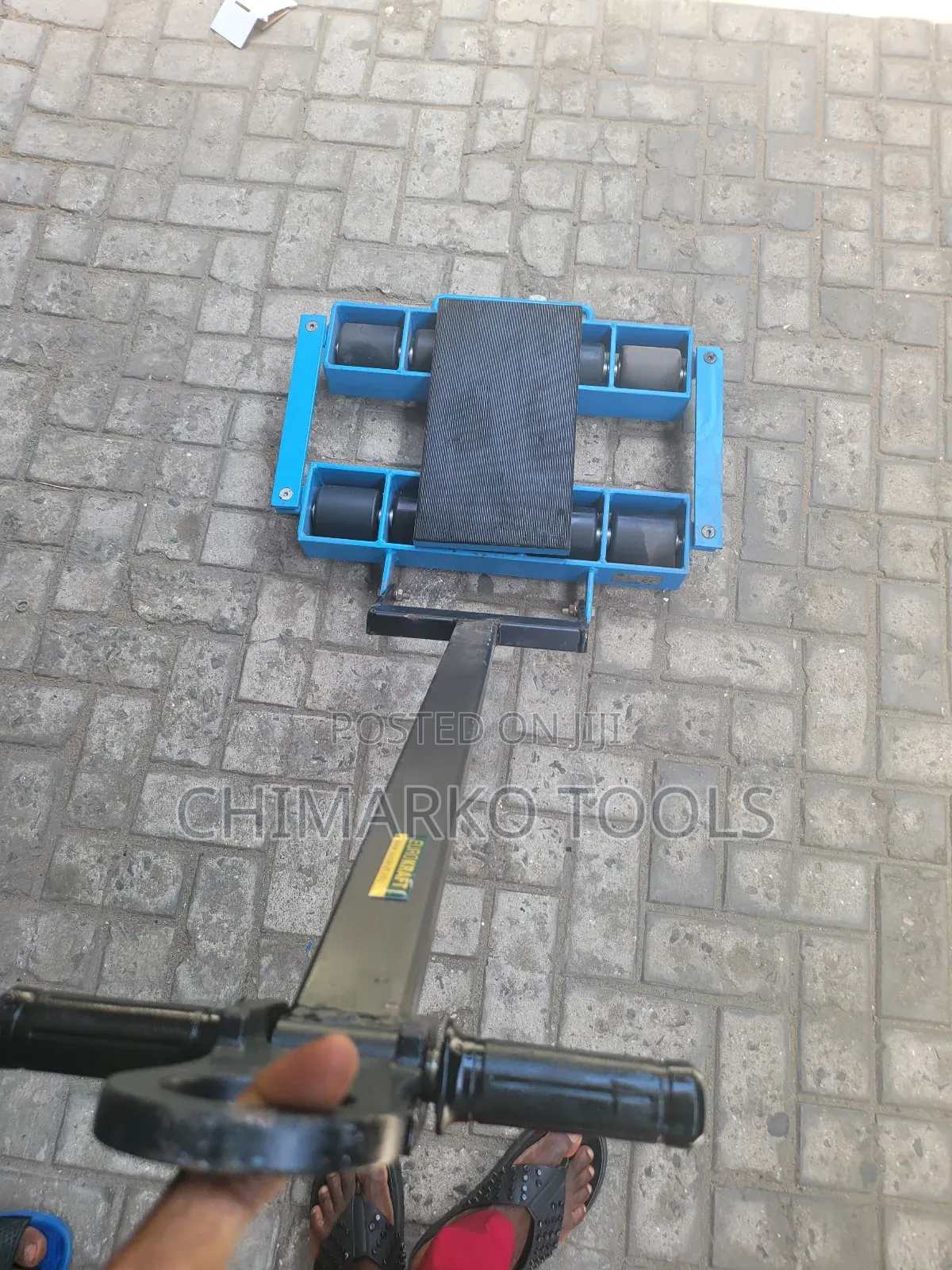Steerable Skate Roller
