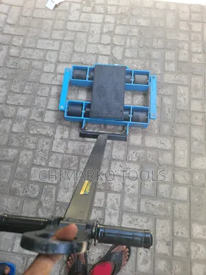 Steerable Skate Roller