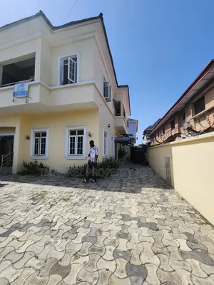5bdrm Duplex in Chevron for rent