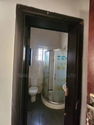 5bdrm Duplex in Chevron for rent