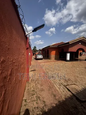Furnished 10bdrm Duplex in Fasasi Estate, Ibadan for sale