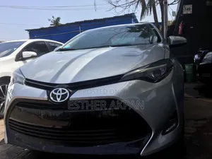Toyota Corolla LE (1.8L 4cyl 2A) 2018 Silver