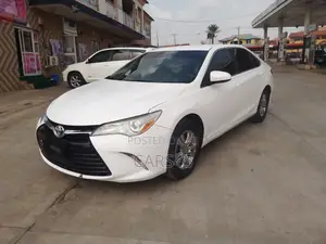 Toyota Camry LE 4dr Sedan (2.5L 4cyl 6A) 2015 White