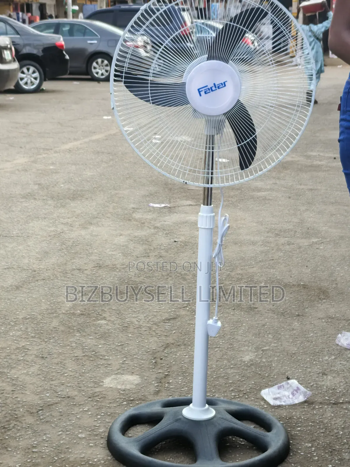 18" Inches Fadar Standing Fan.