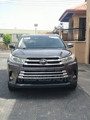 Toyota Highlander XLE 4x2 V6 (3.5L 6cyl 8A) 2018 Gray