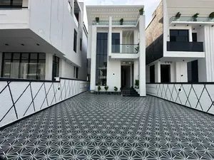 5bdrm Duplex in Chevron for sale