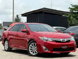 Toyota Camry XLE 4dr Sedan (2.5L 4cyl 6A) 2013 Red