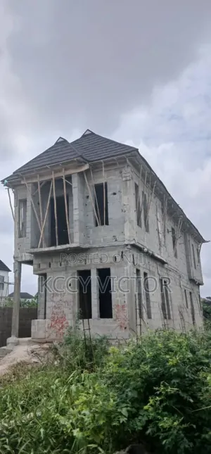 4bdrm Duplex in Alimosho for sale