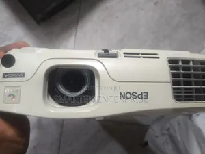 Epson Eb-w8 (H310d) 3lcd Projector – Wxga Hd, Hdmi, 2500 Lumens