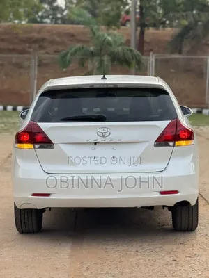 Toyota Venza LE FWD 2013 White