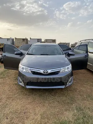 Toyota Camry XLE 4dr Sedan (2.5L 4cyl 6A) 2012 Gray