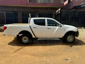 Mitsubishi L200 2014 White