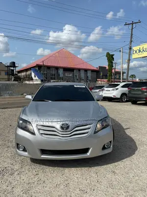 Toyota Camry LE 4dr Sedan (2.5L 4cyl 6AM) 2010 Silver