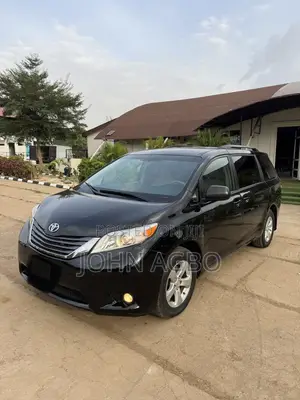 Toyota Sienna 2014 Black