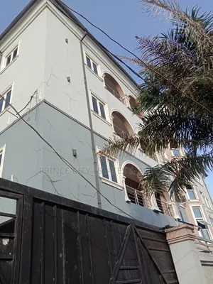 Furnished 3bdrm Block of Flats in Iponri Surulere for rent