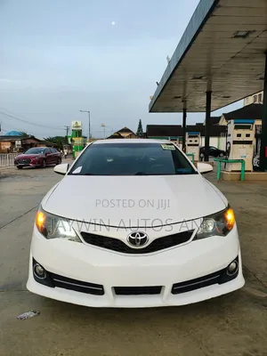 Toyota Camry SE 4dr Sedan w/Prod. End 11/13 (2.5L 4cyl 6A) 2014 White