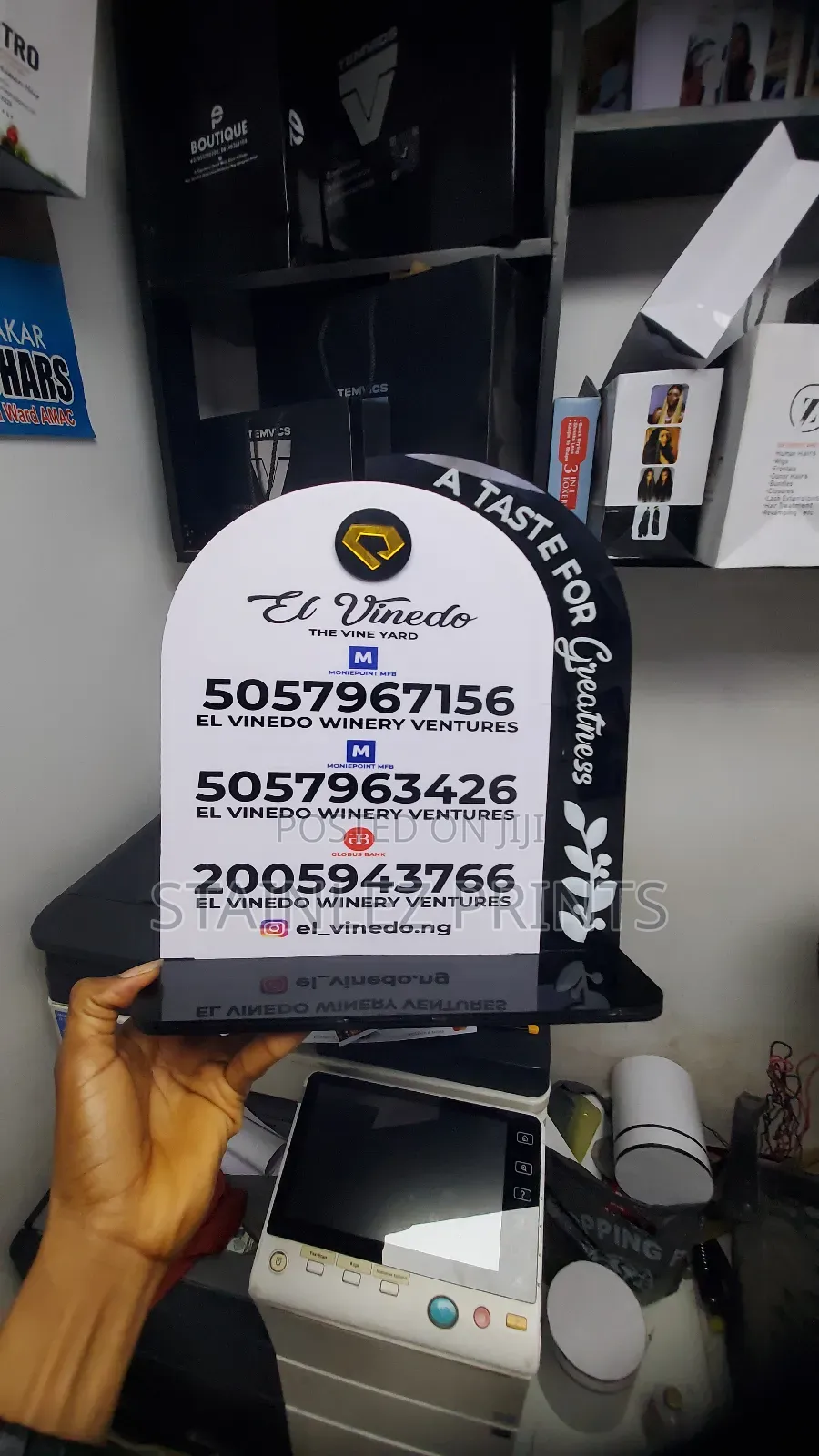 Account Details Table Stand