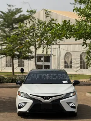 Toyota Camry 2019 White